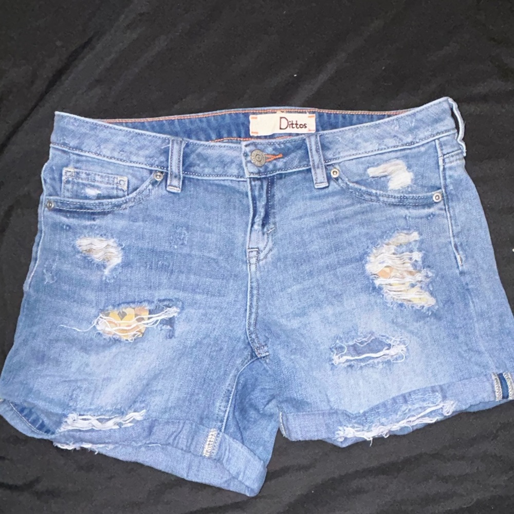Dittos midrise shorts, size 25, distressed